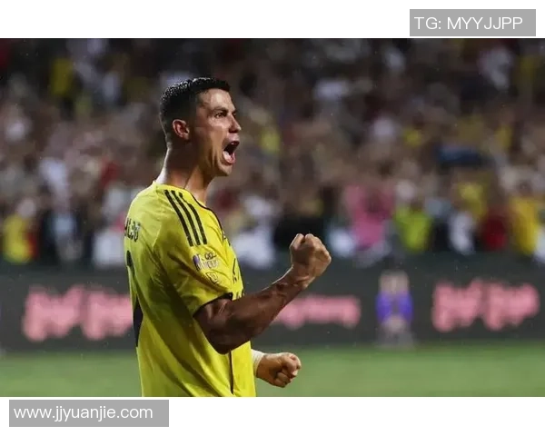 足球巨星偶像的传奇之路：从青涩少年到全球瞩目的足球天王